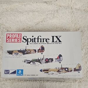 Spitfire IX Model Kit